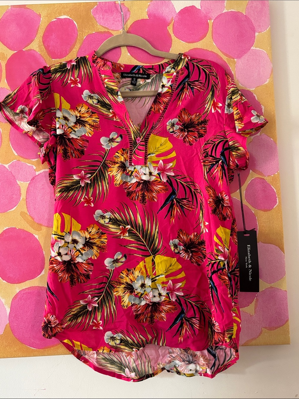 💕 NWT Pink Tropical Floral V-Neck Blouse